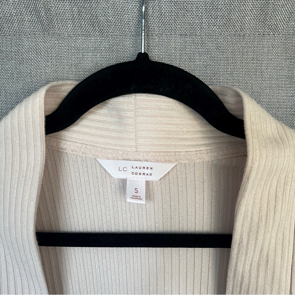 NWOT LC Lauren Conrad Ribbed Cream Ruffled Cardigan Size S - Picture 3 of 4
